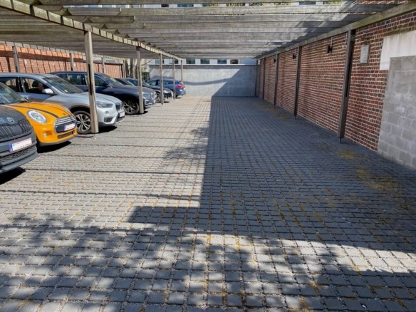 Car parking space for rent in the Defacqz district