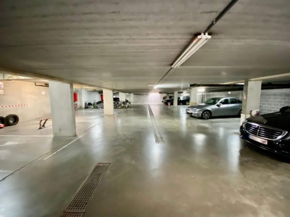 Place de parking sécurisée pour voiture à louer proximité Square Ambiorix et Square Marie-Louise