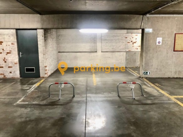 Places de parking sécurisées pour voiture à louer à Arts-Loi
