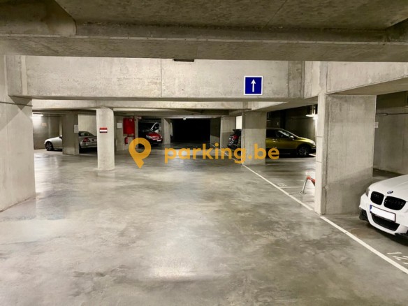 Secure car parking space for rent near Yser and Canal de Bruxelles