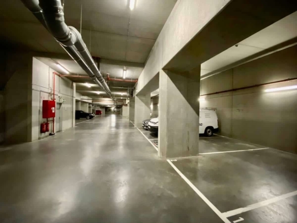 Secure parking space for cars to rent in Madou