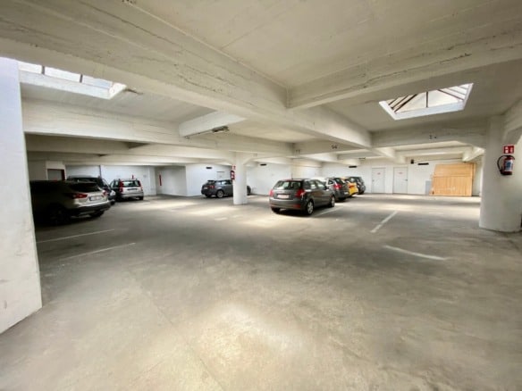 Secure bicycle parking space to rent Place Bethléem in Saint-Gilles