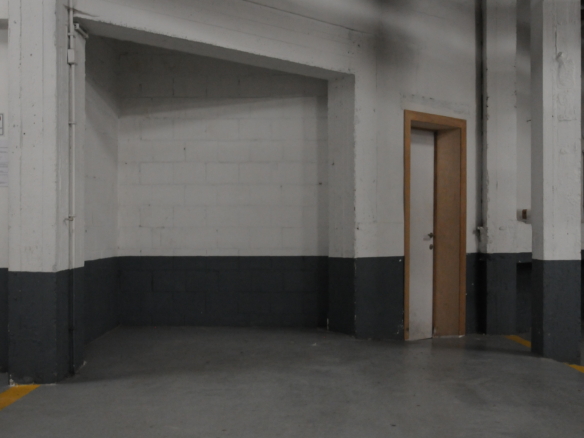 Emplacement sécurisé pour voiture dans garage, Comte de Flandre (en face du café Walvis)