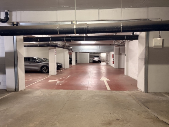 Parking à louer quartier Châtelain Louise