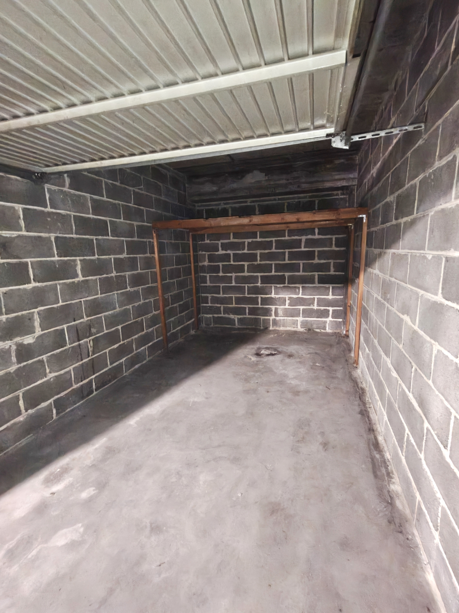 Garage fermé et 2 emplacements de parking sécurisés à louer – Rue de Genève, 1030 Schaerbeek